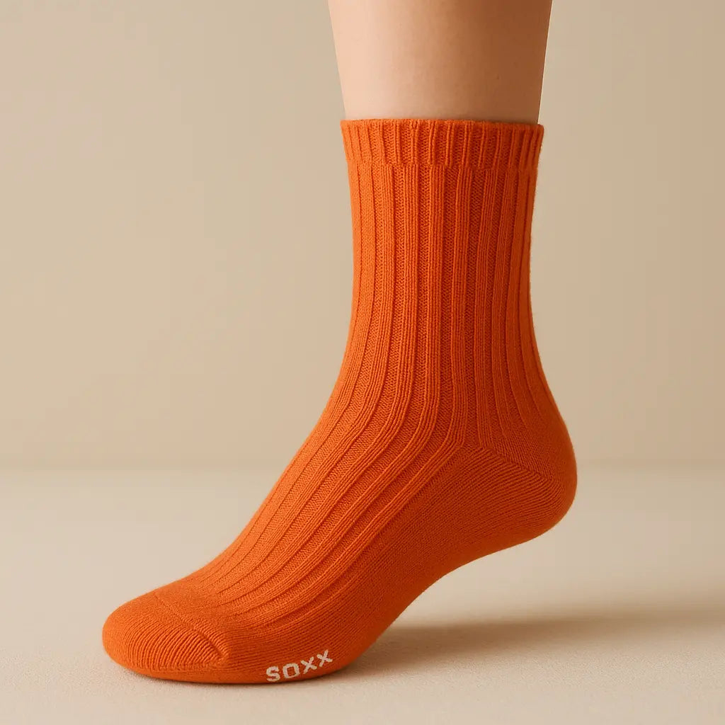 Chaussettes enfants Couleurs orange mollet coton sur pied mannequin