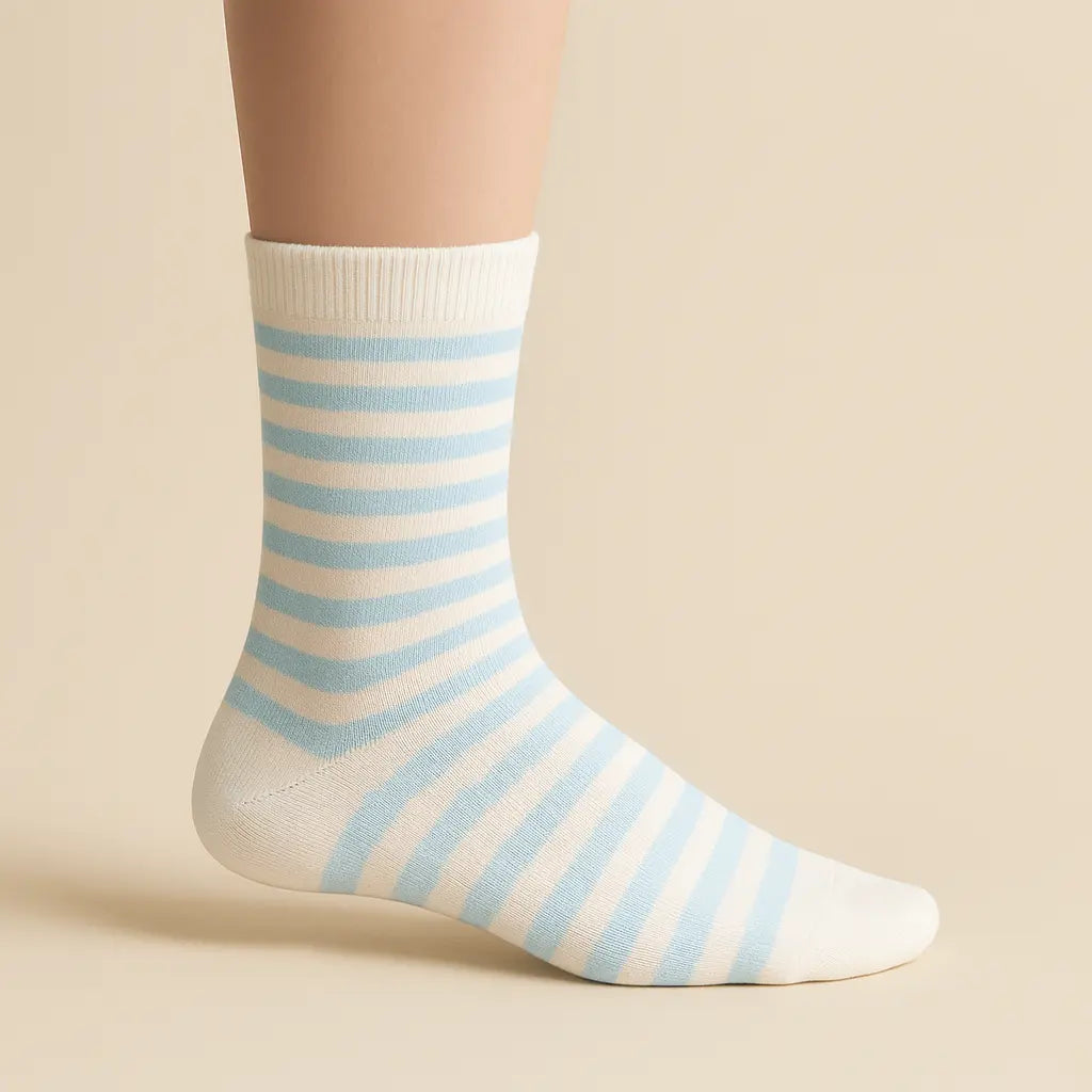 Chaussettes enfants rayures mollet coton blanc sur pied mannequin
