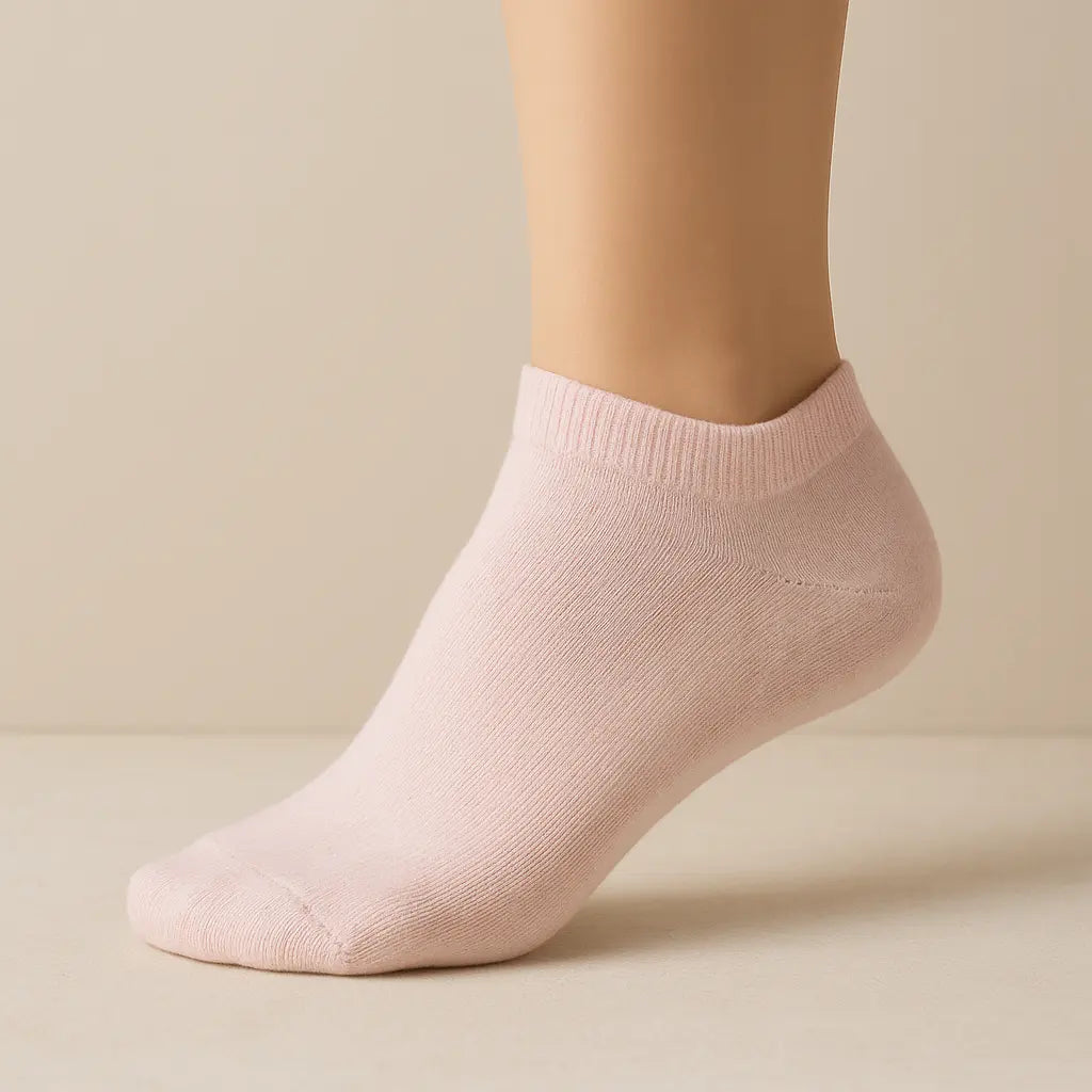Chaussettes enfants socquettes bleues en coton sur pied mannequin