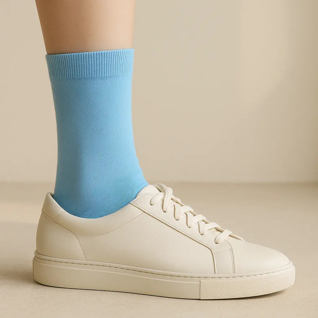 Chaussettes Femme Couleurs Bleu Clair en Coton Mollet avec chaussures