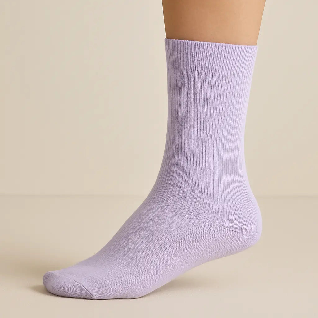 Chaussettes femmes Couleurs mollet coton violet clair sur pied mannequin