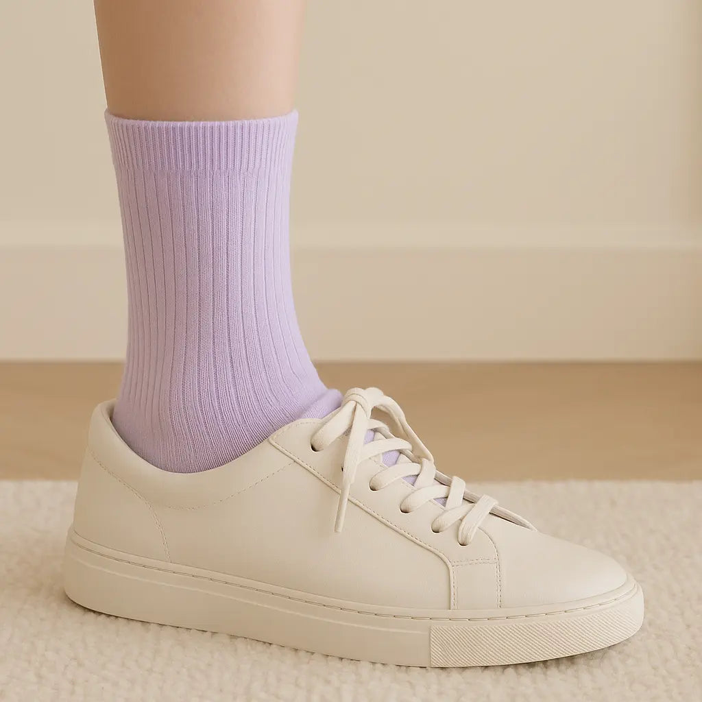 Chaussettes femmes Couleurs mollet coton violet clair en situation
