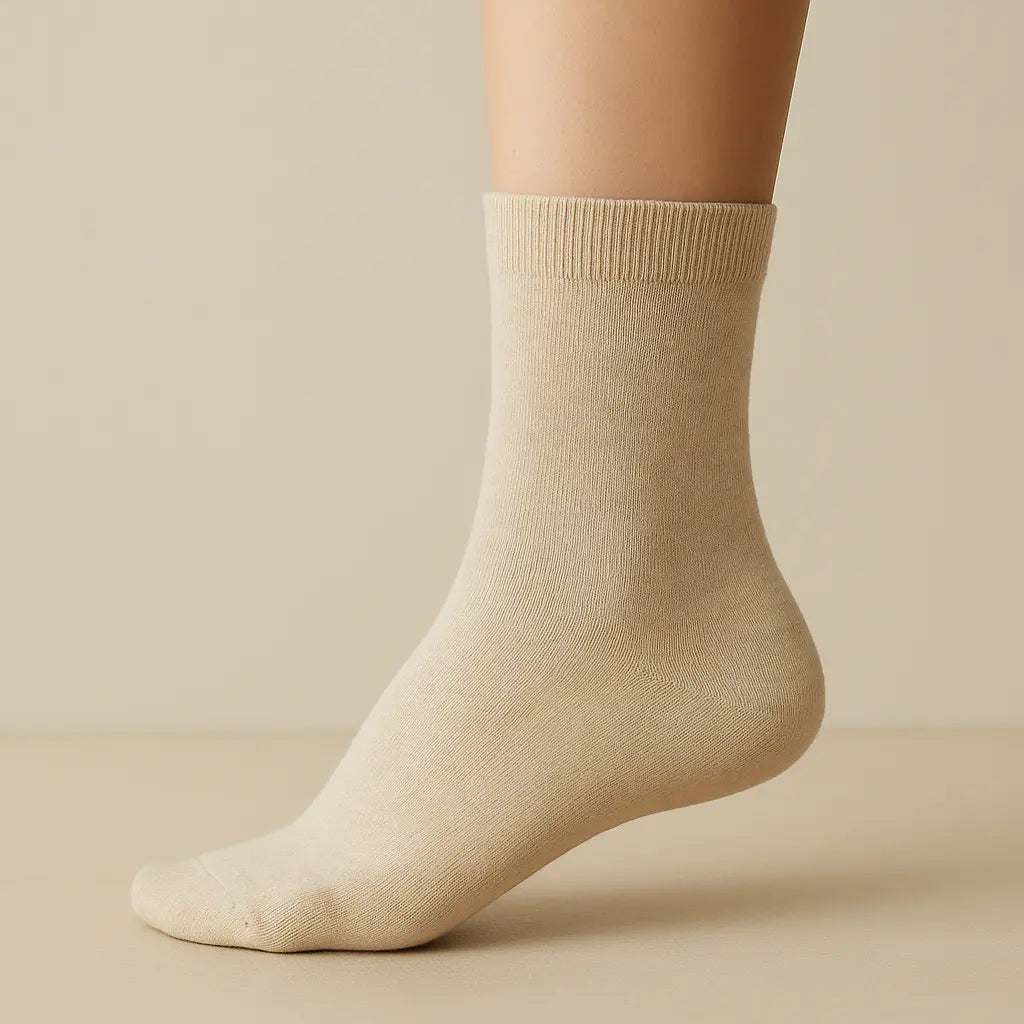 Chaussettes femmes Couleurs Avoine en coton mi-mollet sur pied mannequin