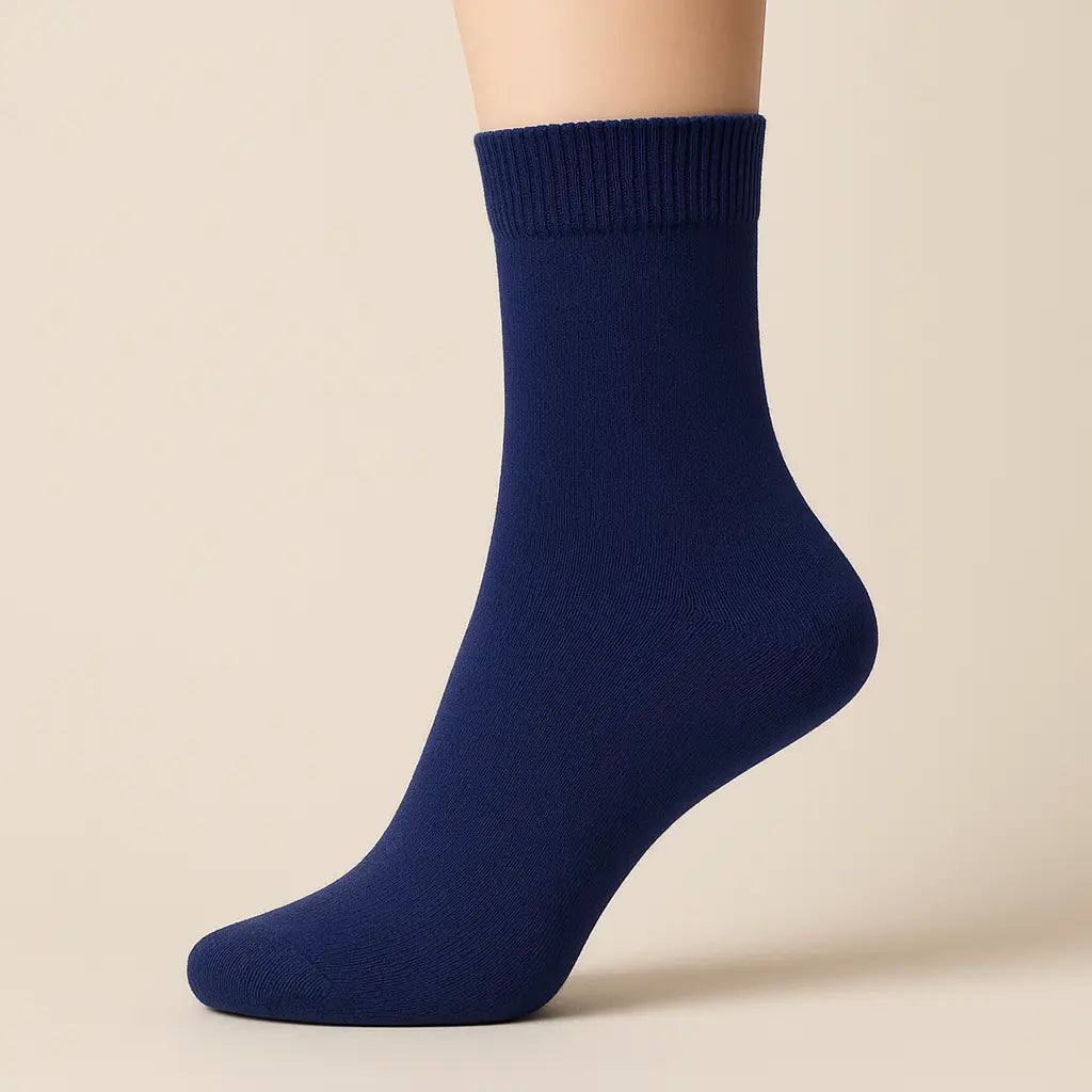 Chaussettes femmes Couleurs bleues en coton mi-mollet sur pied mannequin