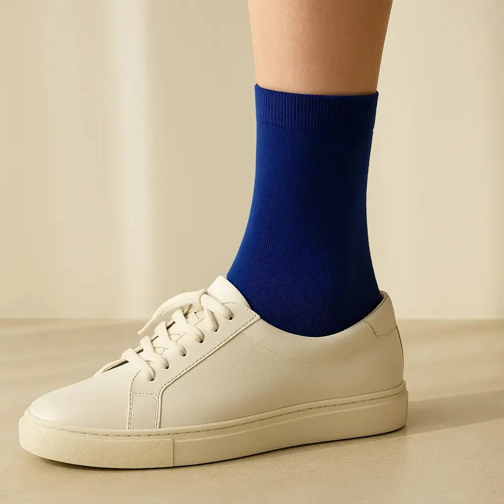 Chaussettes femmes Couleurs bleues en coton mi-mollet avec chaussures