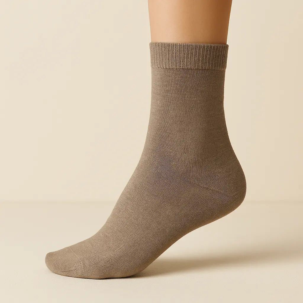 Chaussettes Femmes Couleurs Mollet en Coton Brun Cendré sur pied mannequin