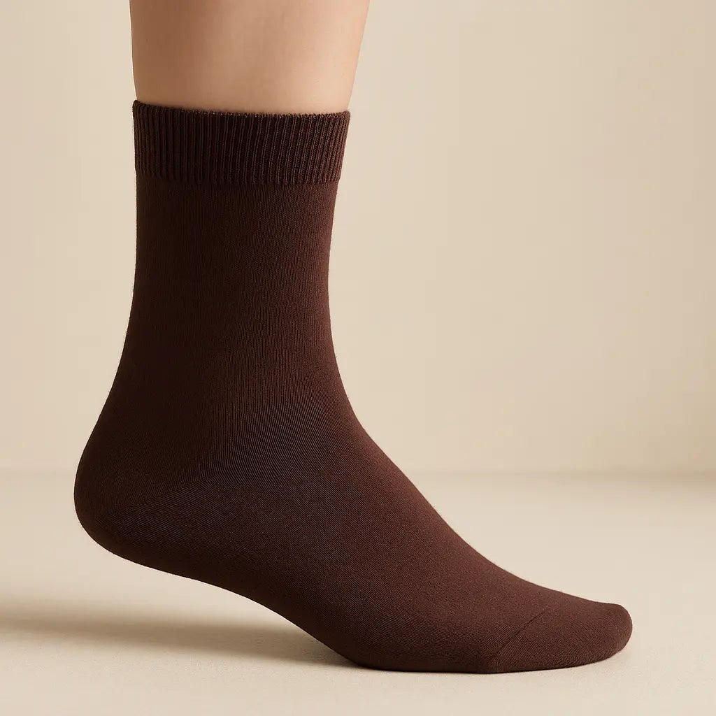 Chaussettes femmes Couleurs marron en coton mi-mollet sur pied mannequin