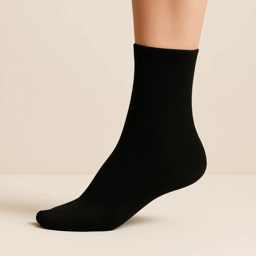 Chaussettes femmes Couleurs noir mollet coton sur pied mannequin