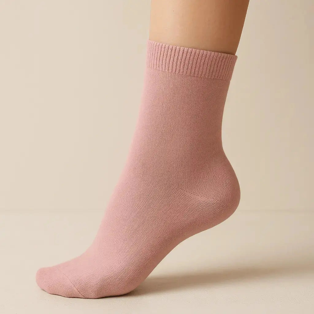 Chaussettes femme Couleurs rose en coton hauteur mollet sur pied mannequin
