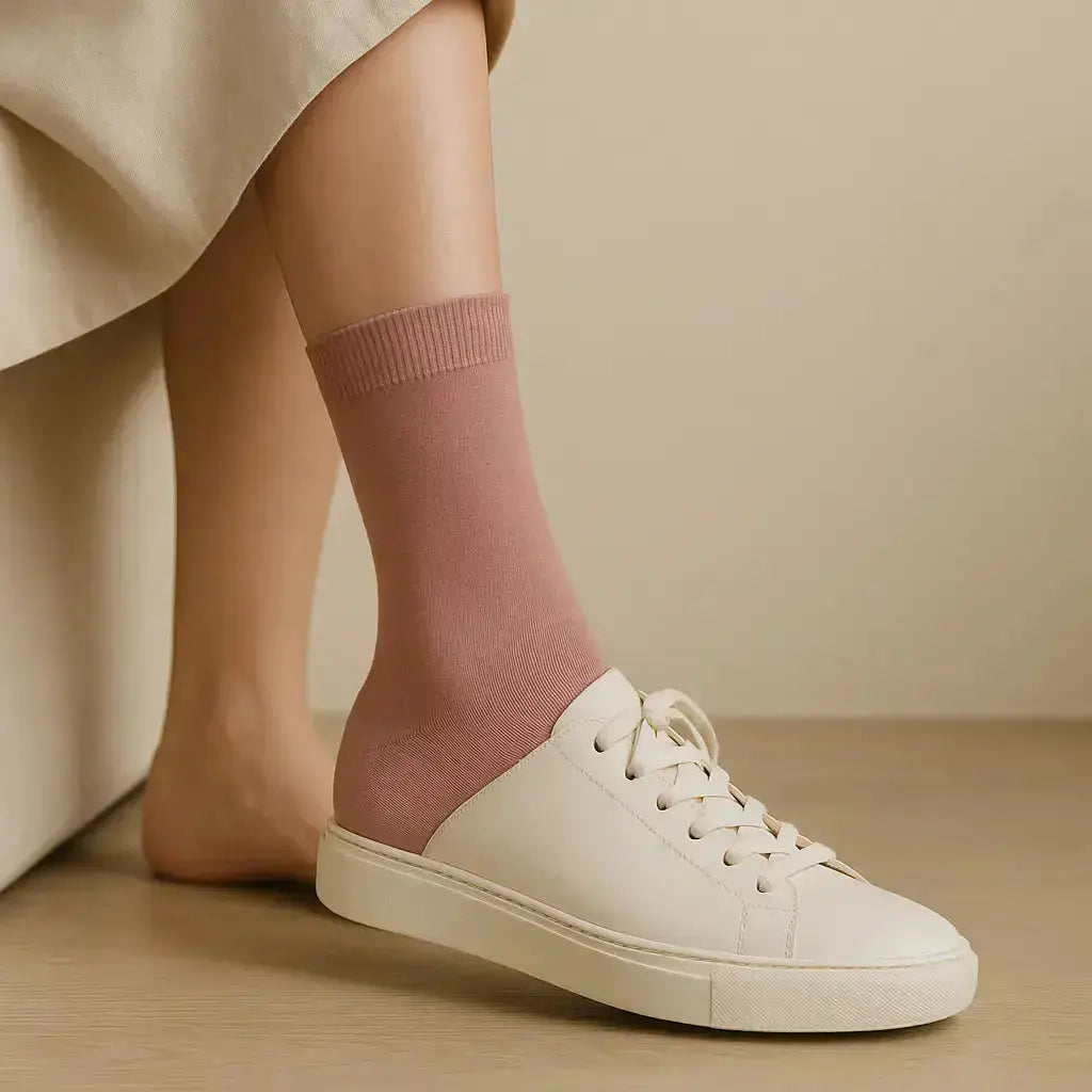 Chaussettes femme Couleurs rose en coton hauteur mollet en situation
