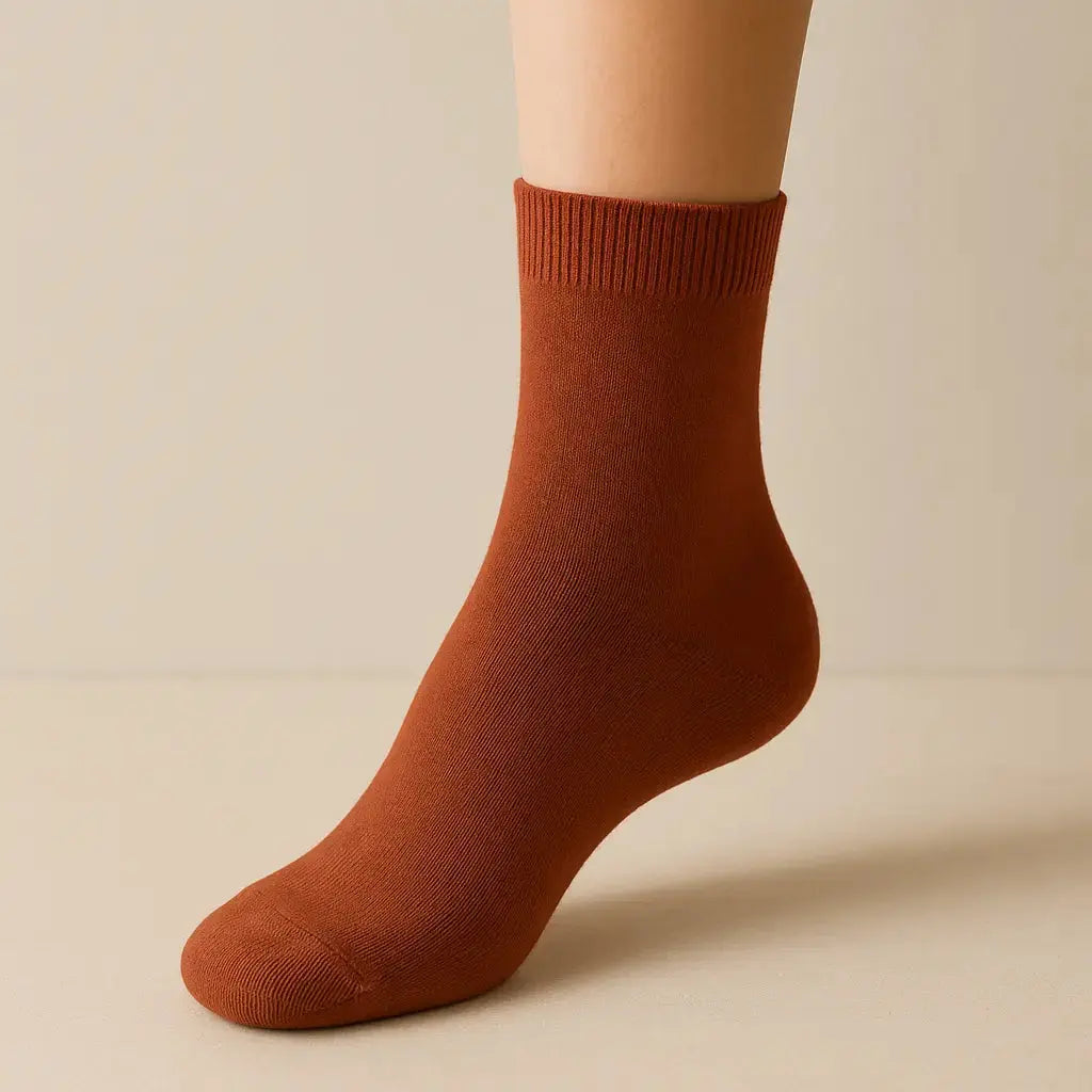 Chaussettes femmes Couleurs terracotta en coton mi-mollet sur pied mannequin