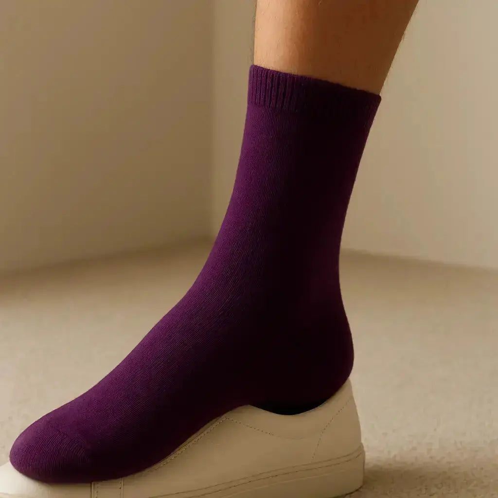 Chaussettes femmes Couleurs violettes en coton mi-mollet en situation