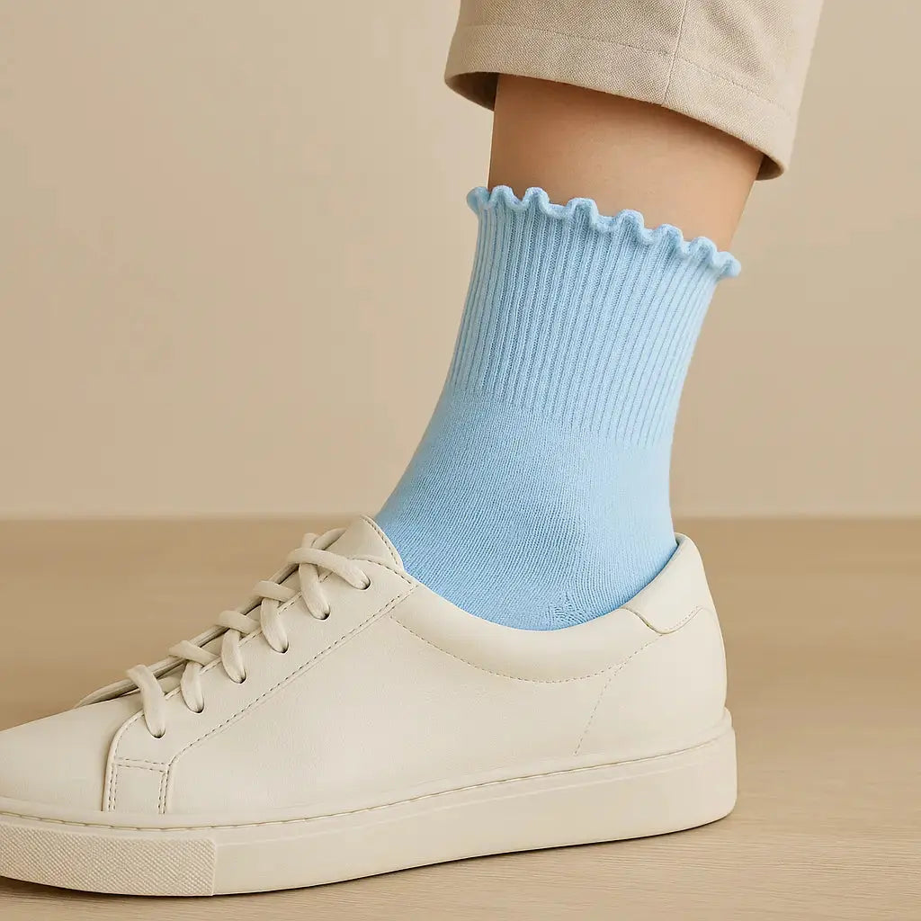 Chaussettes femmes Dentelles courtes coton bleu clair en situation