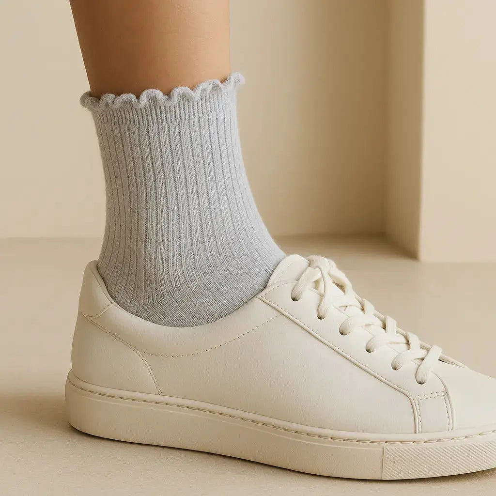 Chaussettes femme Dentelles courtes coton gris clair avec chaussures