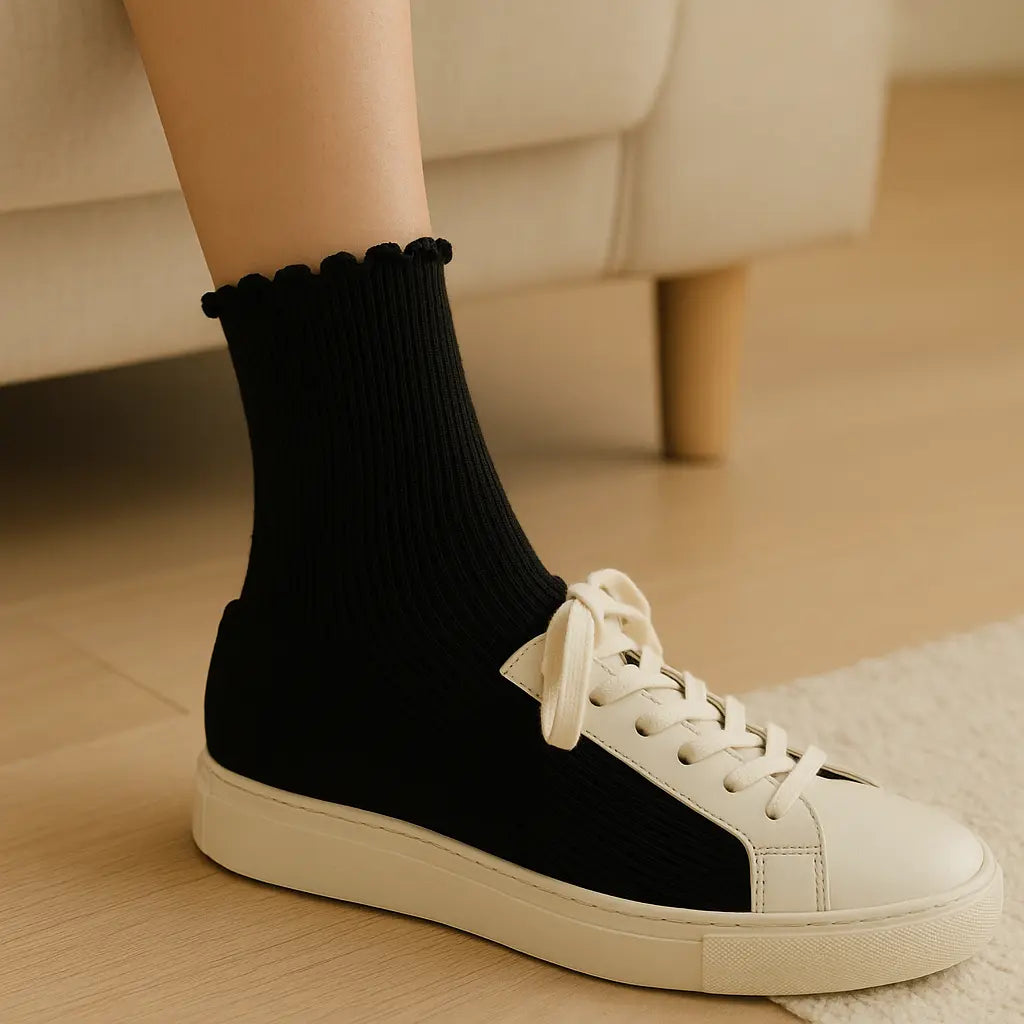 Chaussettes femmes dentelle courtes en coton noir en situation