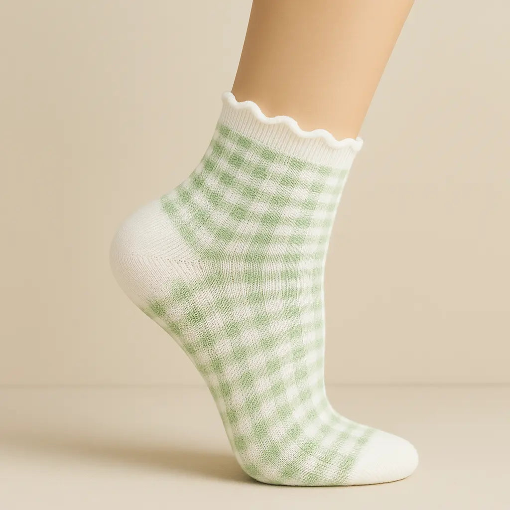 Chaussettes femmes Dentelles court coton vert clair sur pied mannequin