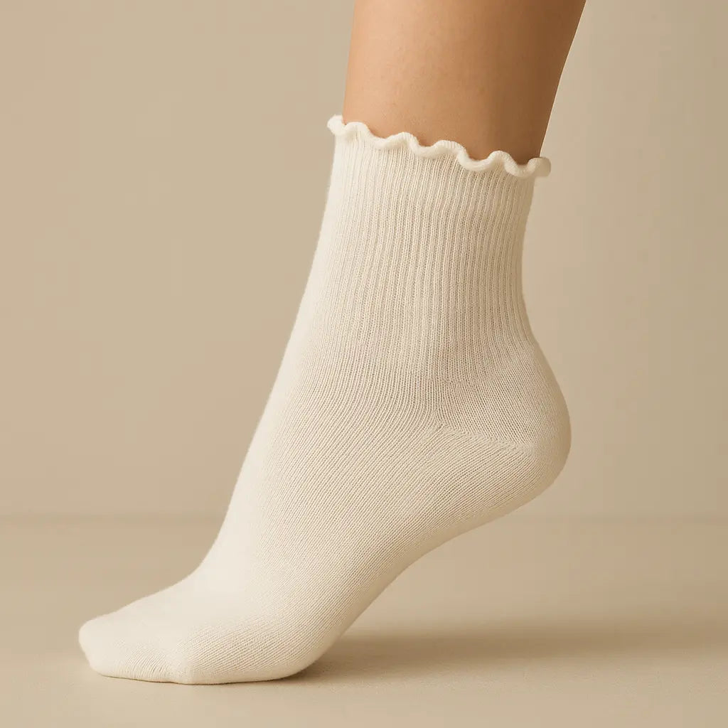 Chaussettes femmes dentelle mollet coton blanches sur pied mannequin