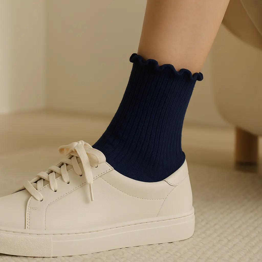 Chaussettes femme Dentelles coton mollet bleu marine en situation