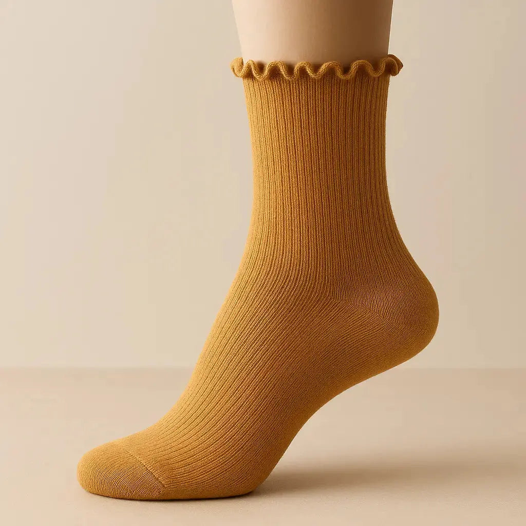 Chaussettes femmes Dentelles mollet coton jaune moutarde sur pied mannequin