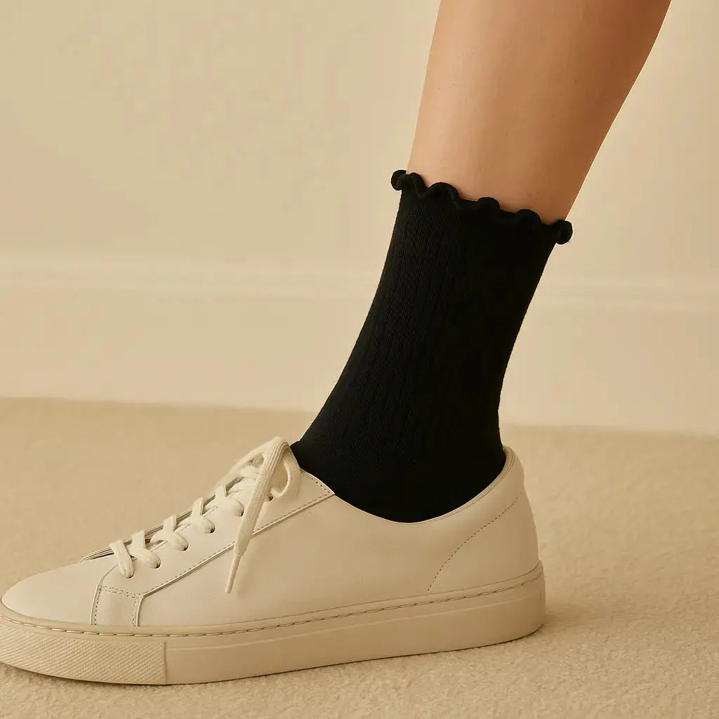 Chaussettes femmes Dentelles noir coton mi-mollet en situation