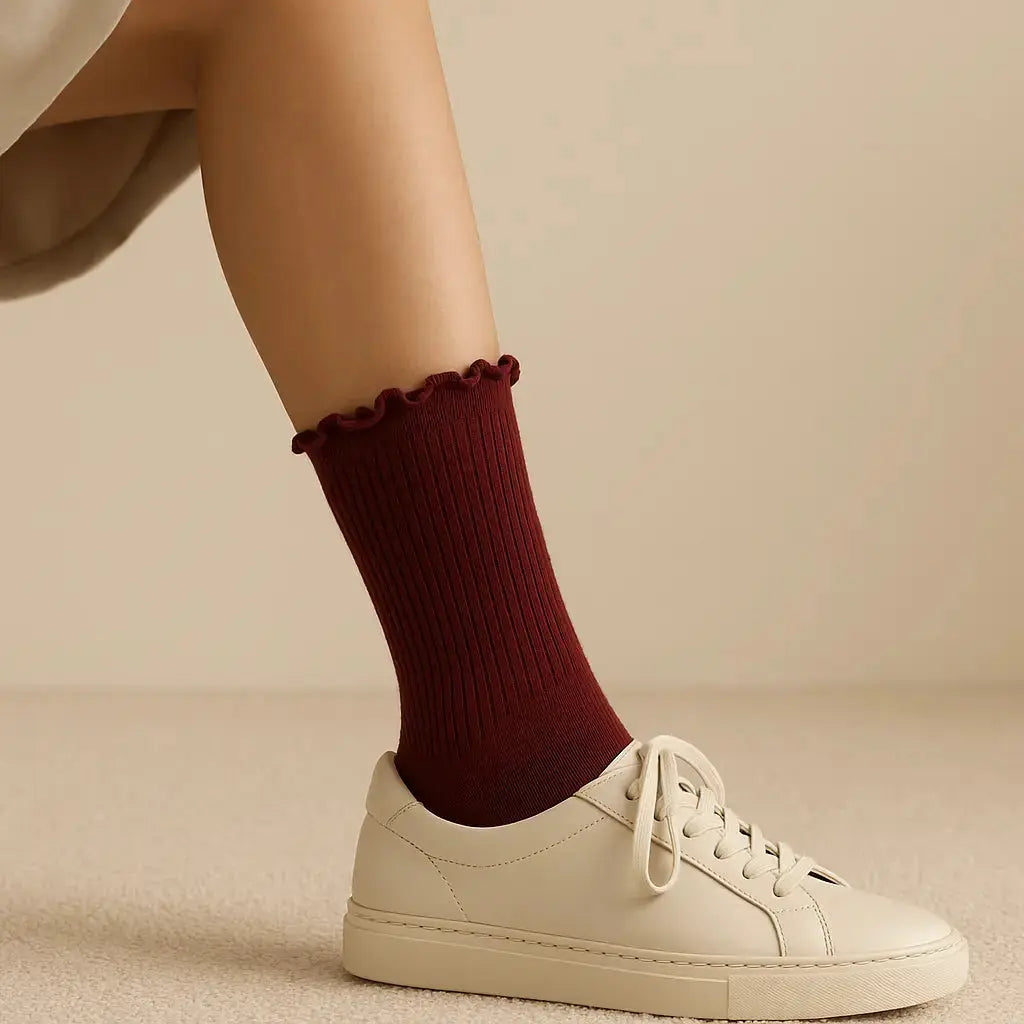 Chaussettes femmes Dentelles mollet coton rouge bordeaux en situation