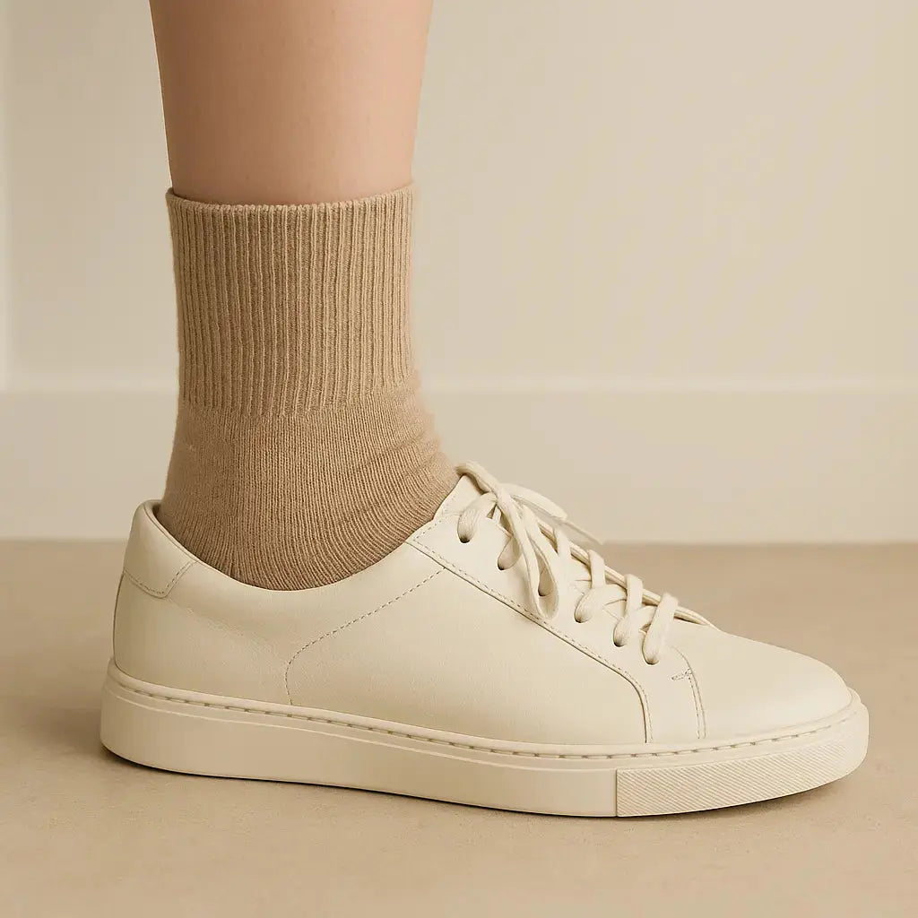 Chaussettes Femmes Essential Mollet Coton Beige avec chaussures