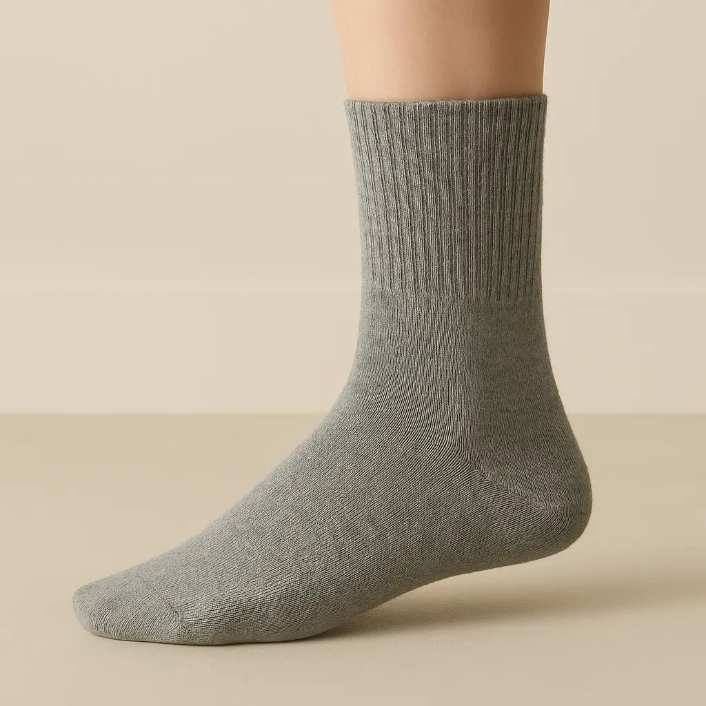 Chaussettes Femmes Essential Mollet Coton Gris Clair sur pied mannequin