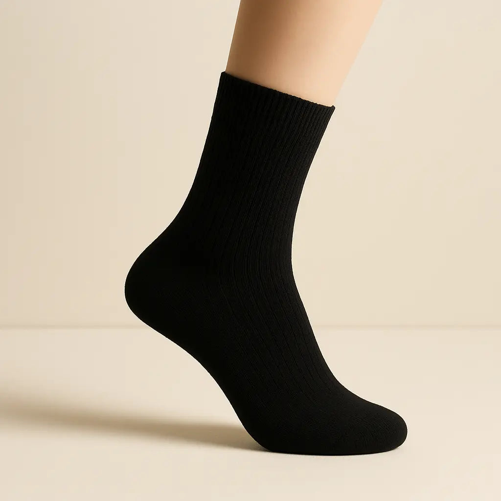 Chaussettes femmes Essential mollet coton noir sur pied mannequin