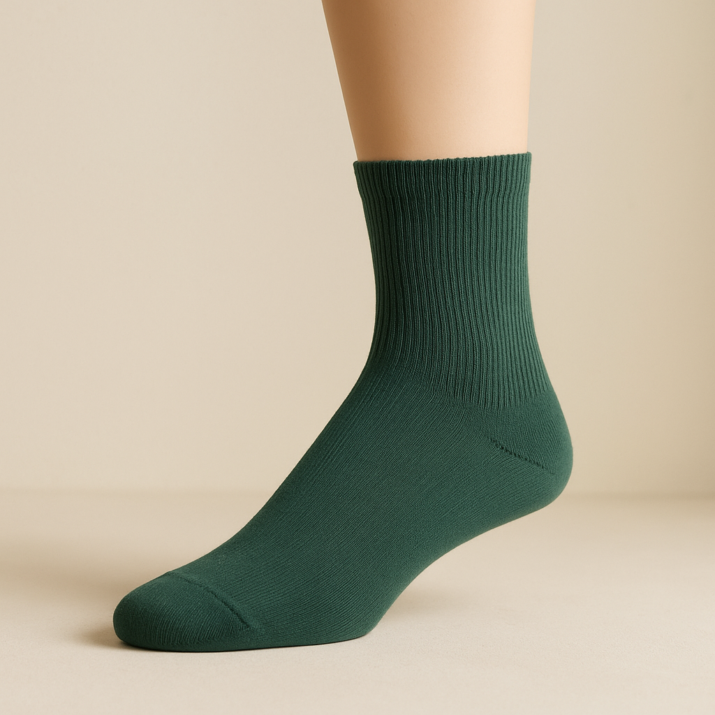 Chaussettes femmes Essential mollet coton vert foncé sur pied mannequin