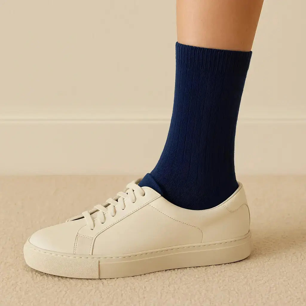 Chaussettes femmes Essential mollet coton bleu marine en situation