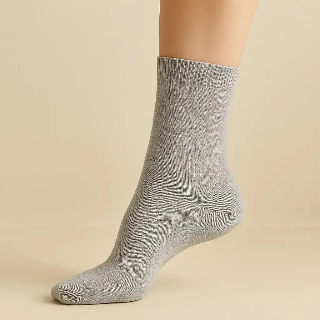 Chaussettes femmes Essential mollet coton gris clair sur pied mannequin