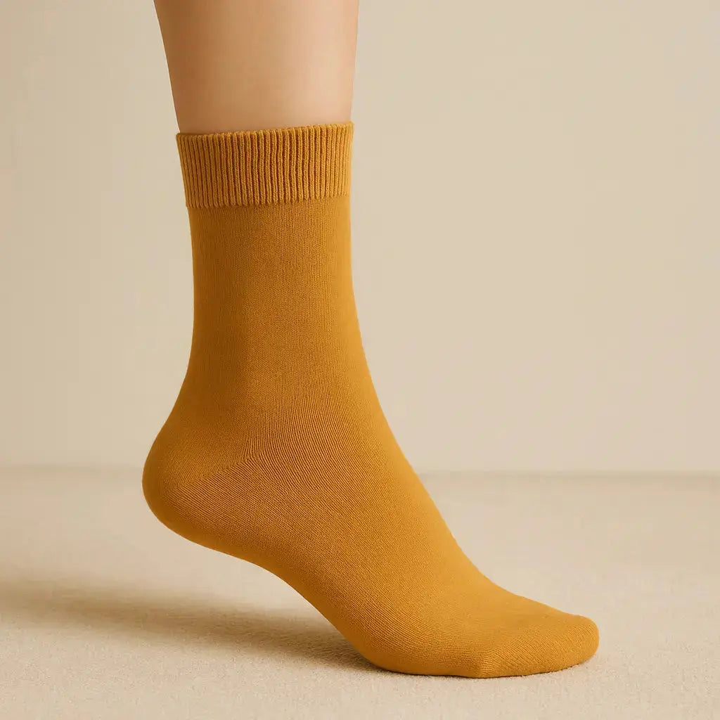 Chaussettes femmes Essential mollet coton jaune moutarde sur pied mannequin