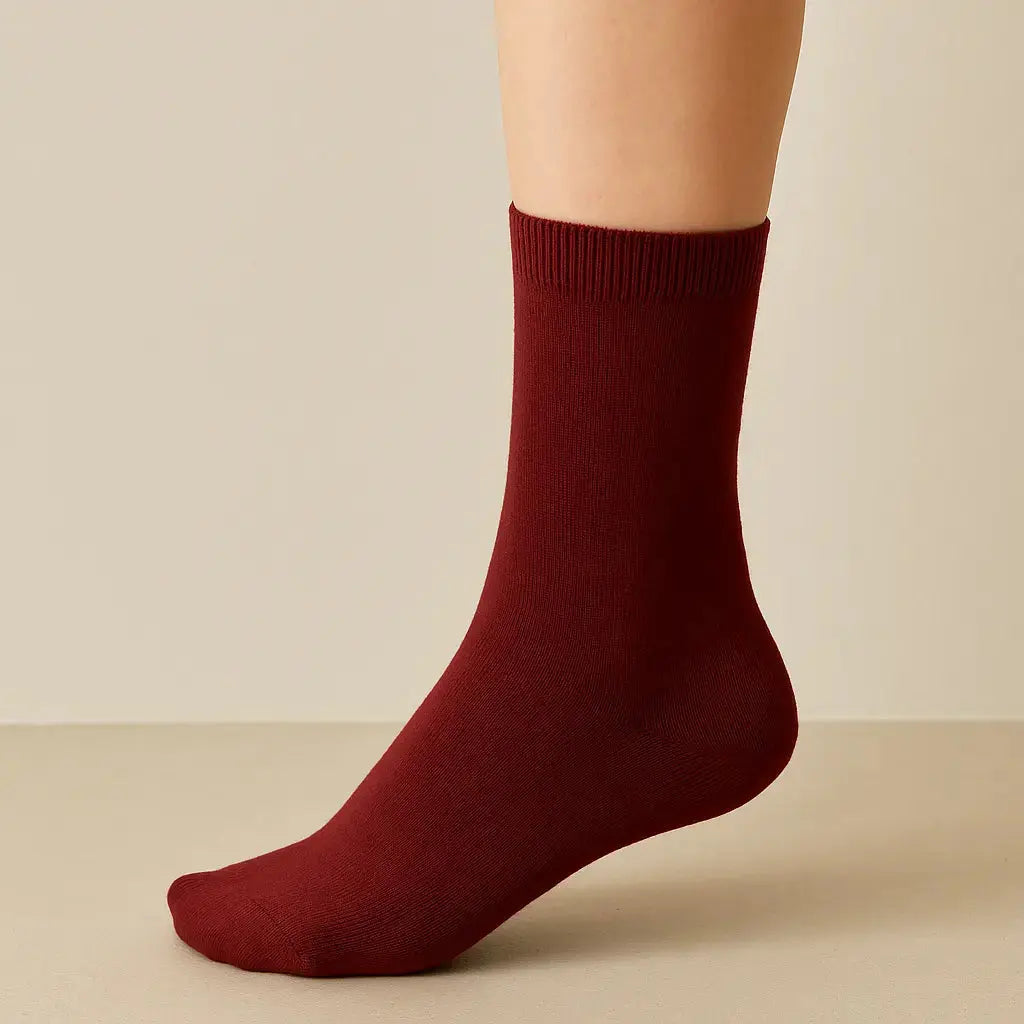 Chaussettes femmes Essential mollet coton rouge bordeaux sur pied mannequin