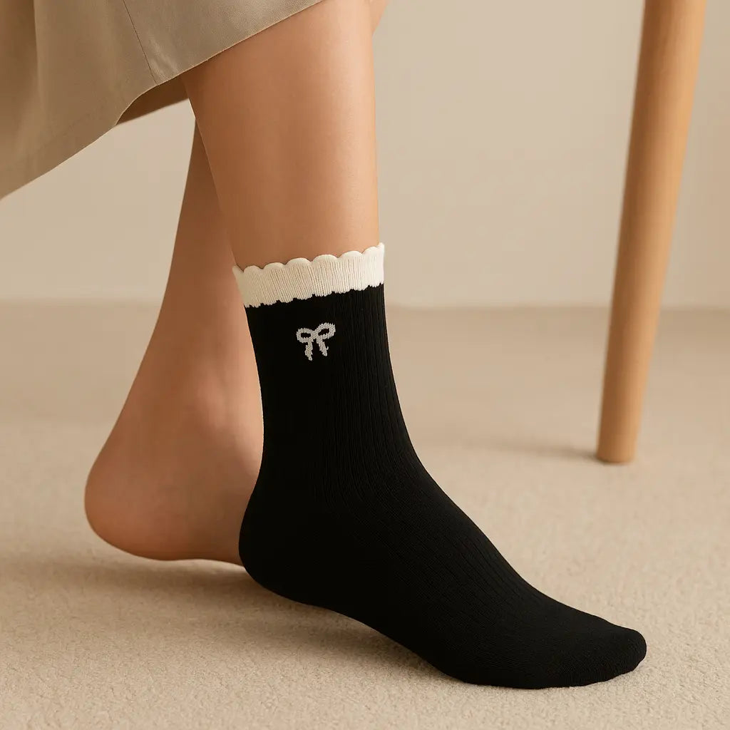 Chaussettes femme Noeuds noir coton mi-mollet en situation