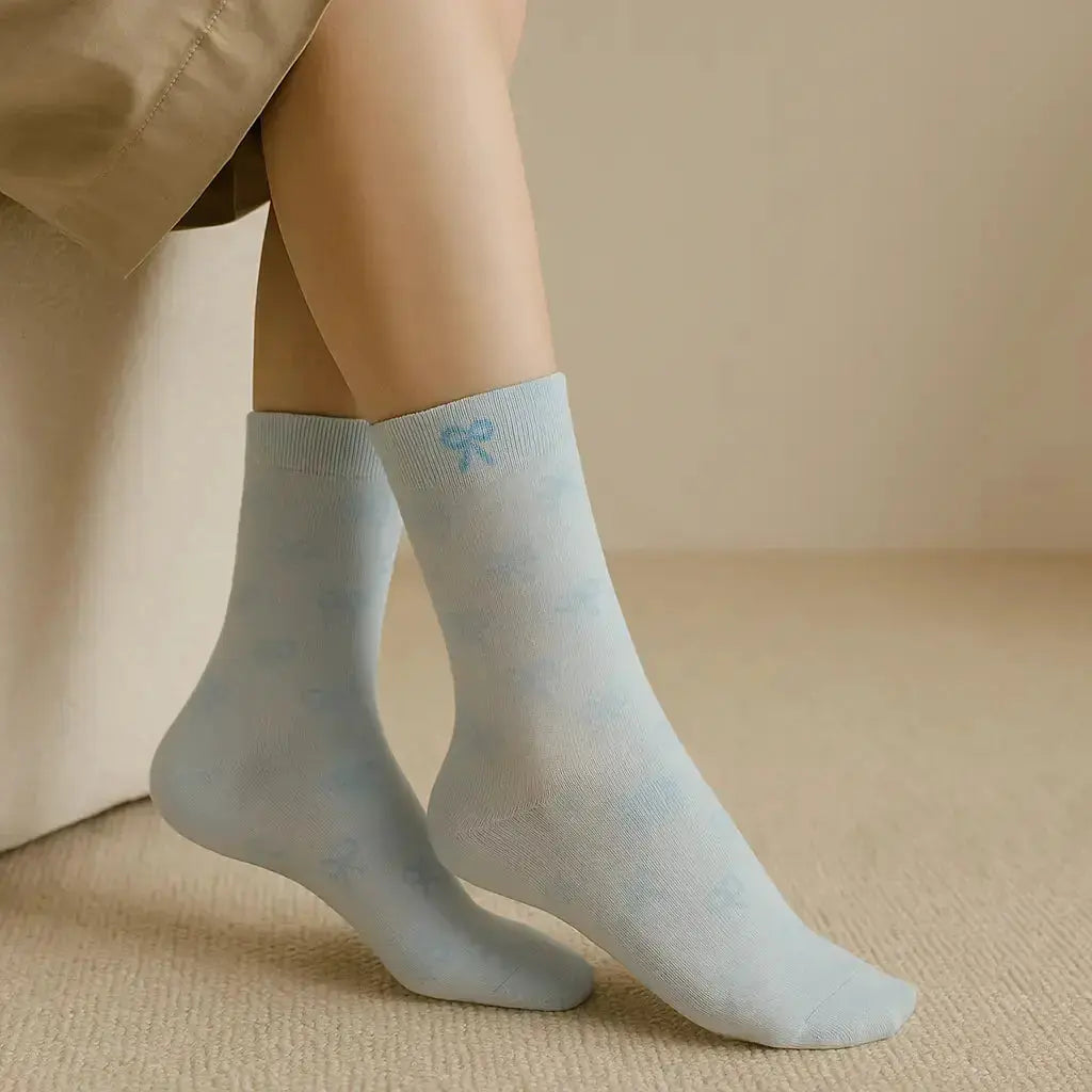 Chaussettes femmes Noeuds bleu coton mi-mollet en situation