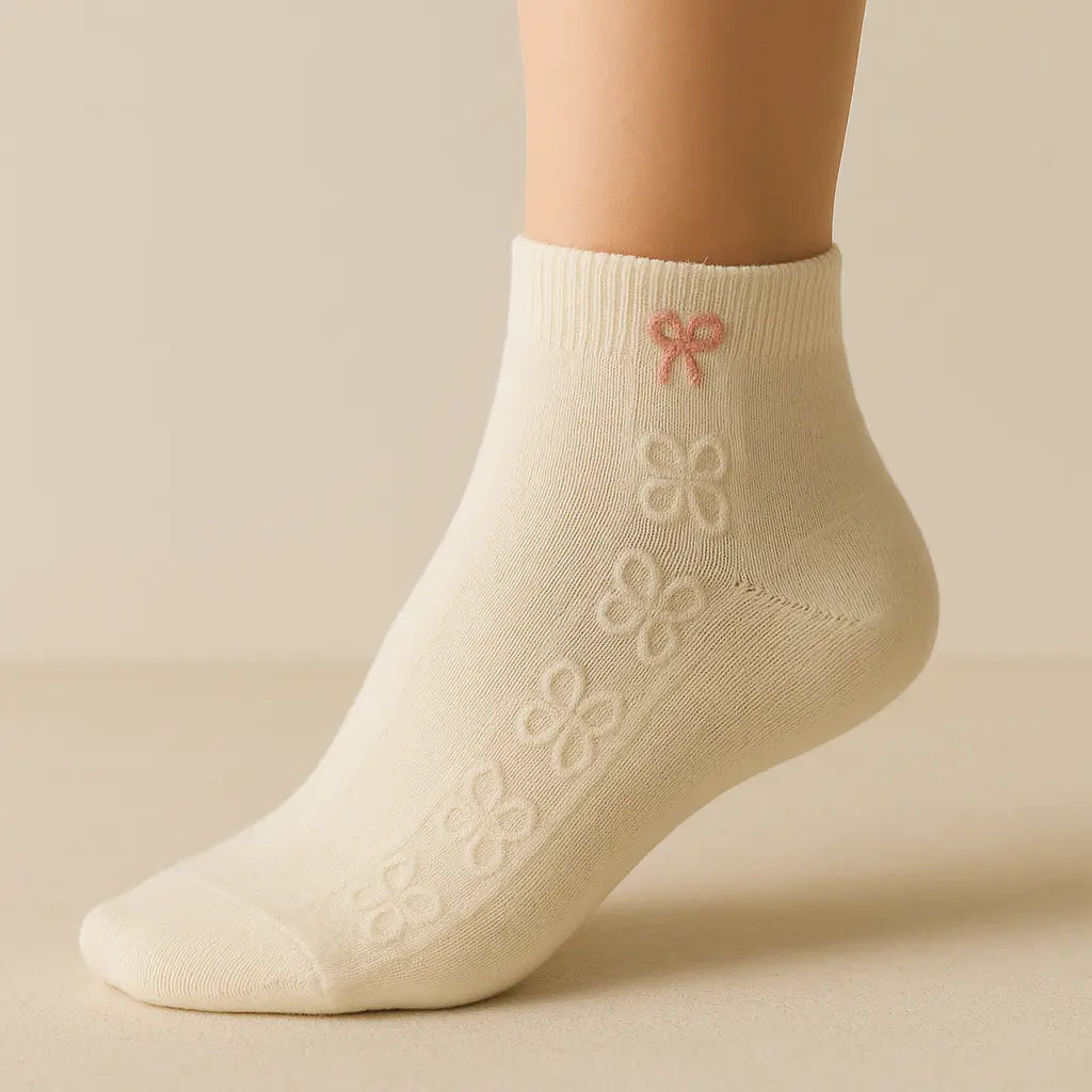 Chaussettes Femmes Noeuds Courtes en Coton Jaune sur pied mannequin
