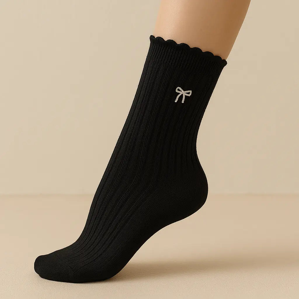 Chaussettes femmes Noeud noir en coton mollet sur pied mannequin