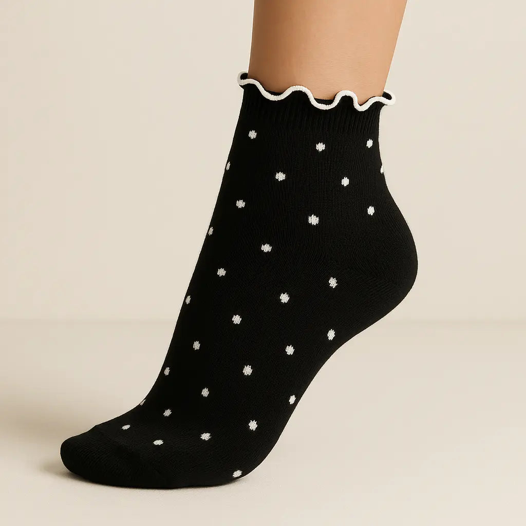 Chaussettes femme Pois courtes coton noir sur pied mannequin