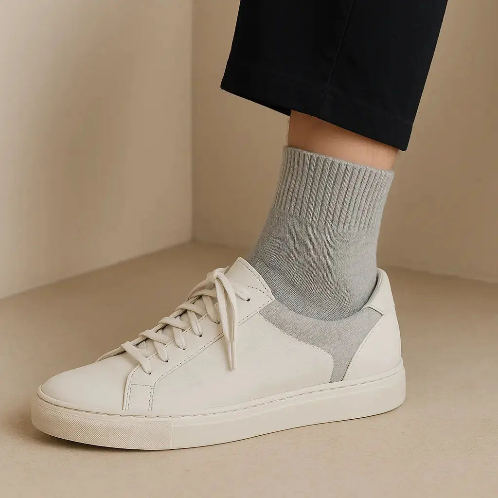 Chaussettes Femmes Courtes Coton Gris Clair avec chaussures