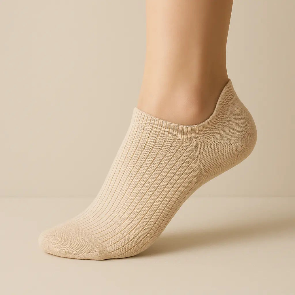 Chaussettes femmes socquettes beige en coton SOXX sur pied mannequin
