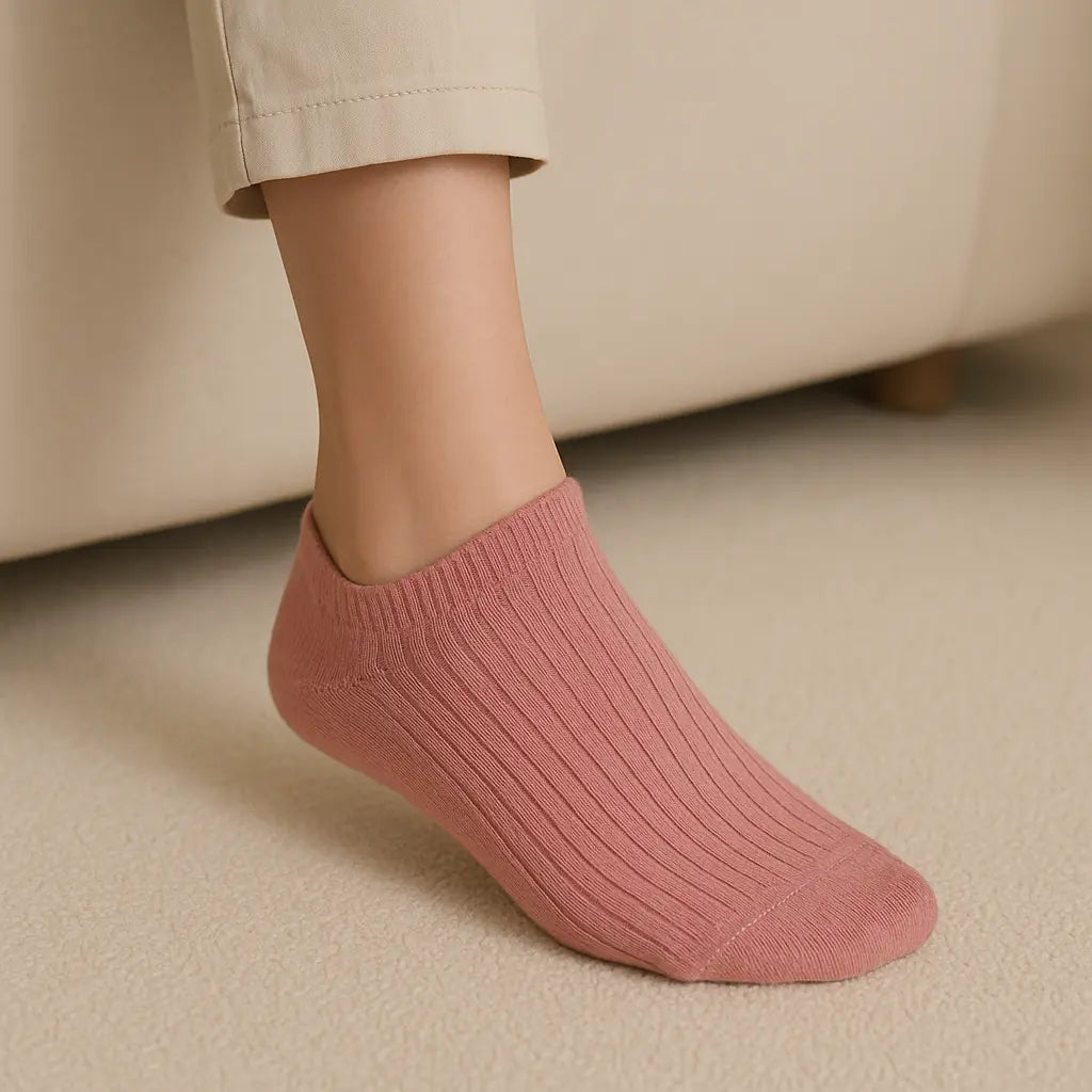 Chaussettes femmes socquettes rose en coton en situation