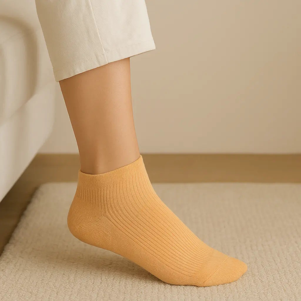 Chaussettes femmes socquettes orange en coton en situation