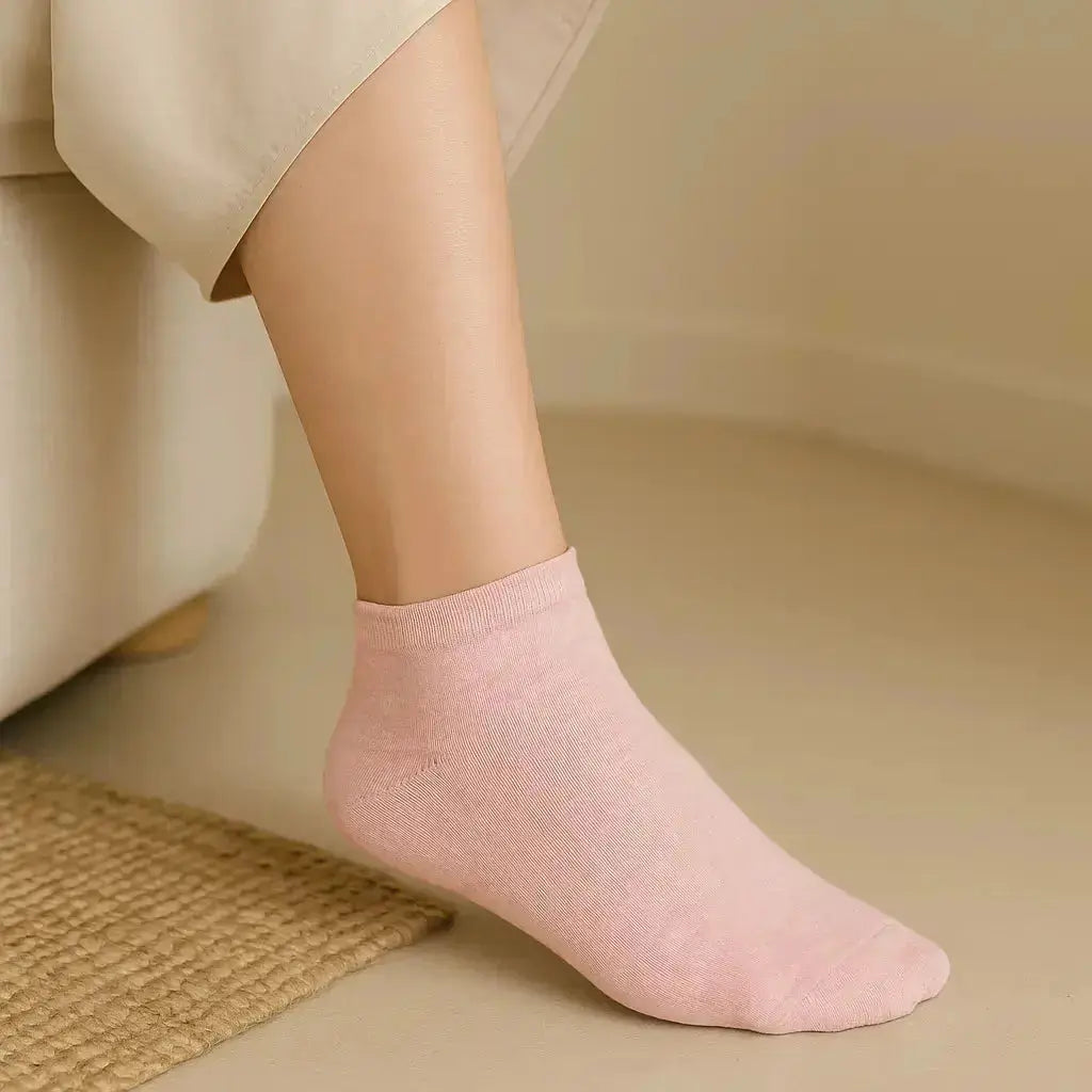 Chaussettes femme socquettes en coton rose en situation