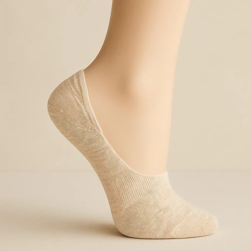 Chaussettes femmes socquettes coton avoine sur pied mannequin