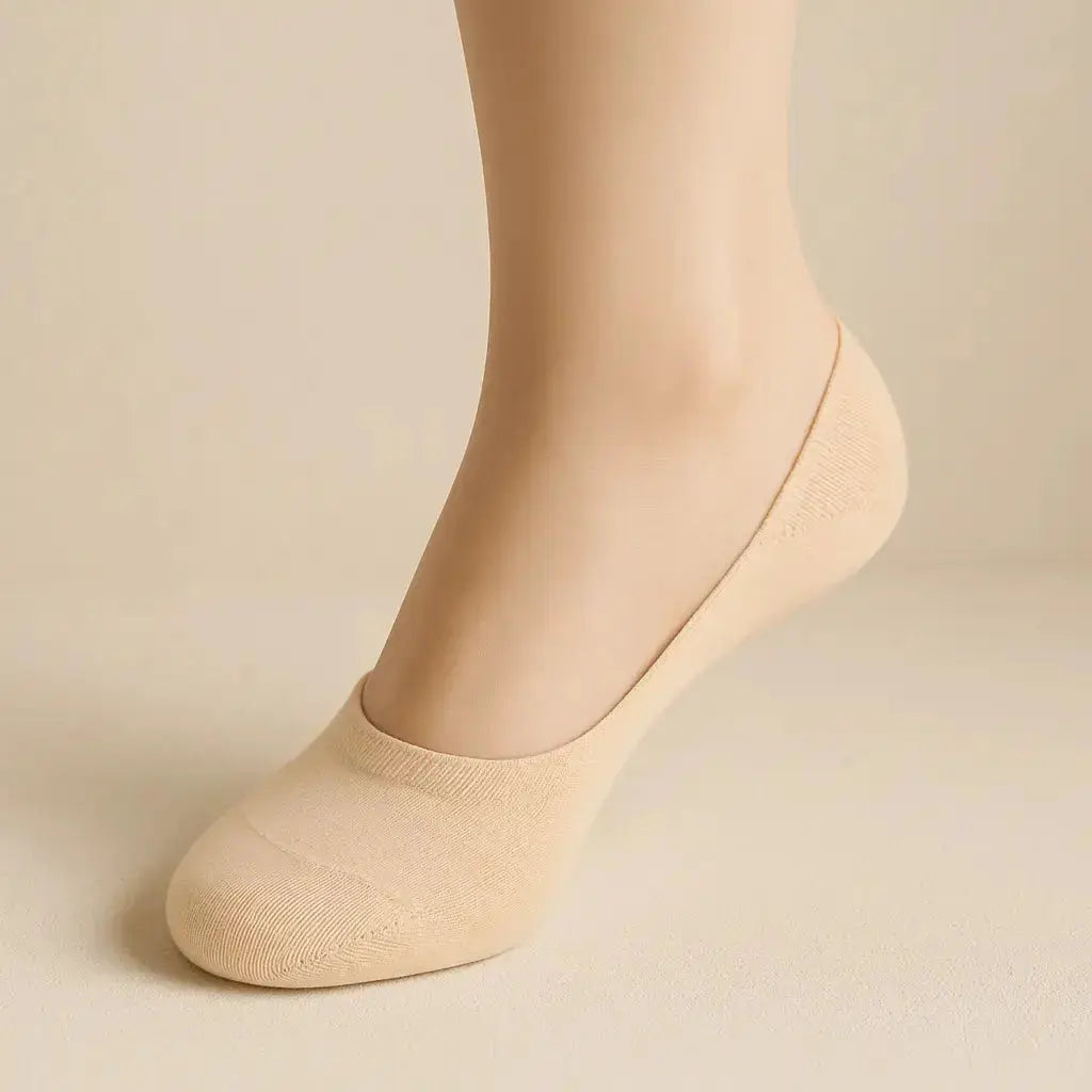Chaussettes femmes socquettes nude en coton sur pied mannequin