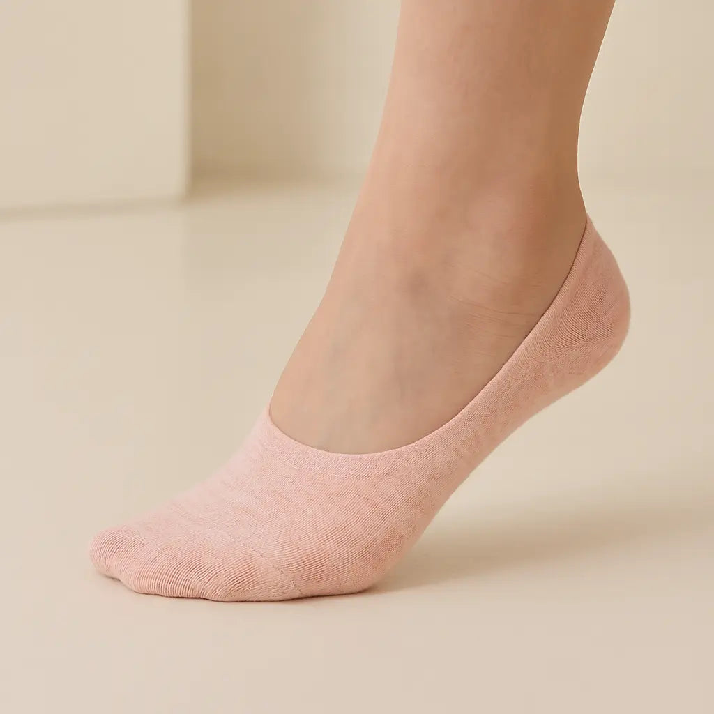 Chaussettes femmes socquettes coton rose clair sur pied mannequin