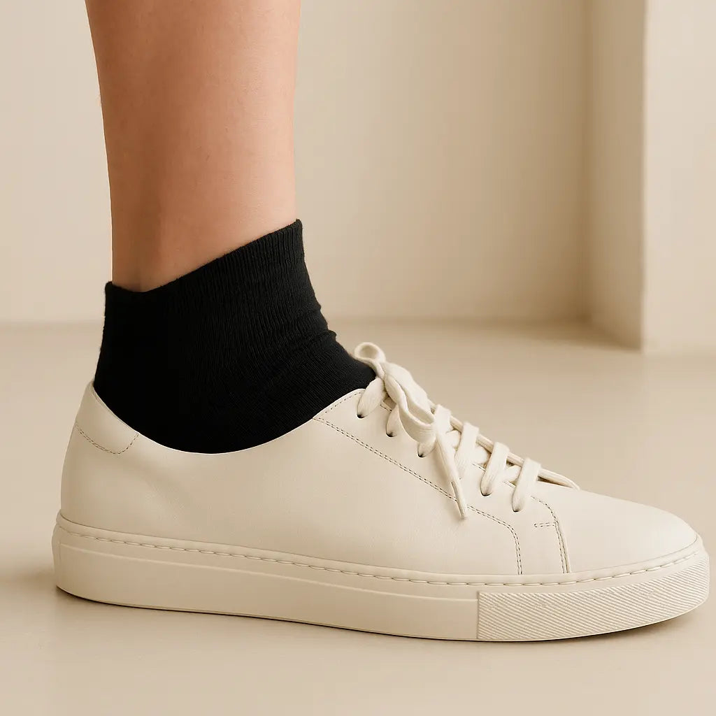 Chaussettes femmes socquettes coton noir SOXX avec chaussures