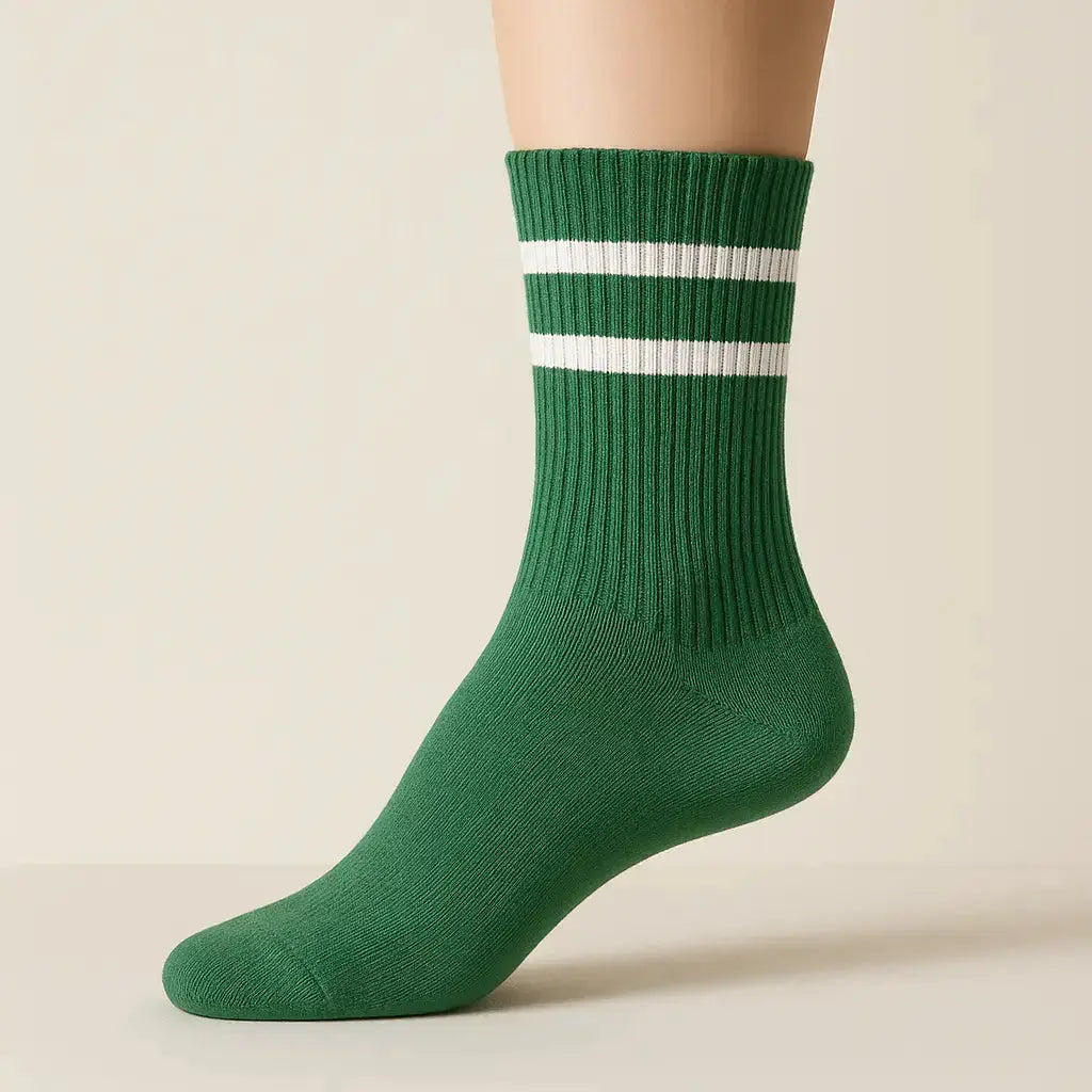 Chaussettes femmes sport mollet coton vert sur pied mannequin