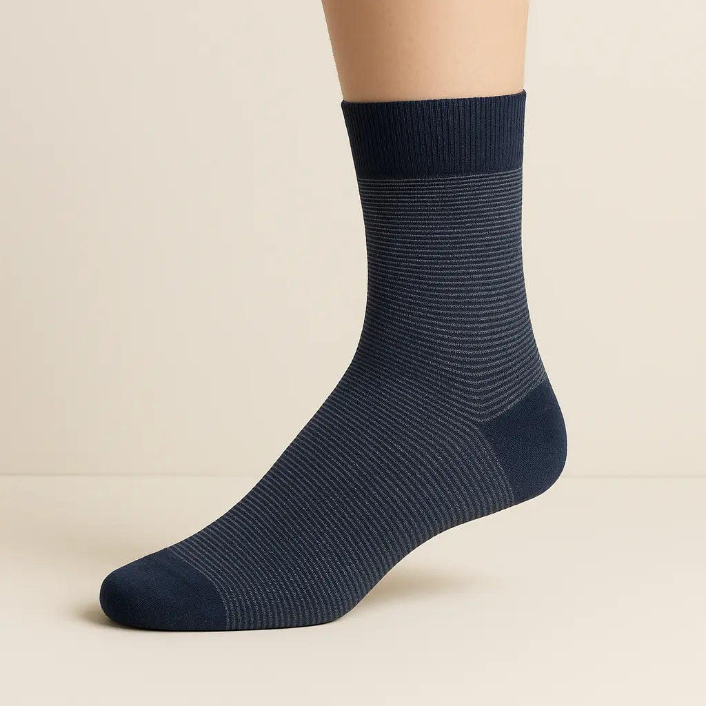Chaussettes hommes City mollet coton bleu marine sur pied mannequin