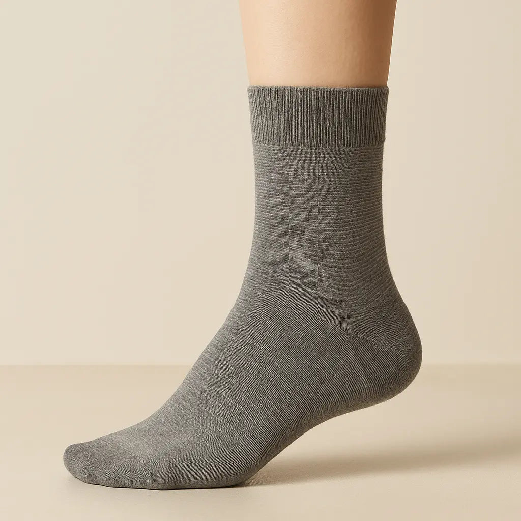 Chaussettes hommes City mollet coton gris clair sur pied mannequin